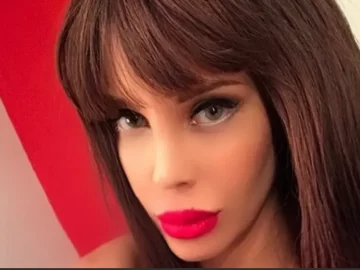 Charlotte Caniggia se puso un top que dejó ver su delantera