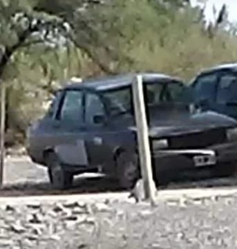 Portero entró a trabajar y al salir descubrió que le habían robado su Renault 12 Portero entró a trabajar y al salir descubrió que le habían robado su Renault 12