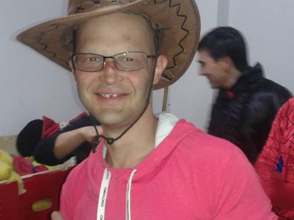 Motociclista que volvía de trabajar chocó con un automovilista y quedó grave