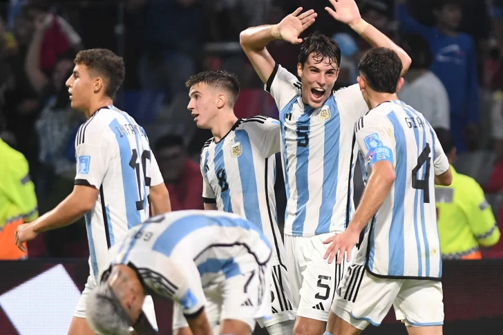 Antes de jugar en San Juan, Argentina goleó por 3-0 a Guatemala y clasificó a octavos de final