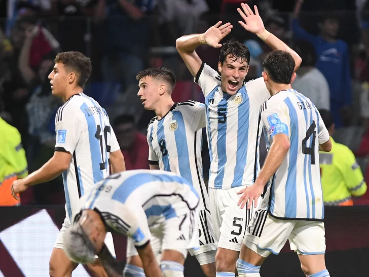 Antes de jugar en San Juan, Argentina goleó por 3-0 a Guatemala y clasificó a octavos de final Antes de jugar en San Juan, Argentina goleó por 3-0 a Guatemala y clasificó a octavos de final