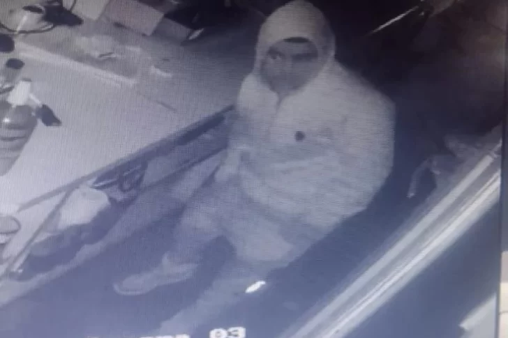 VIDEO: entran a robar a un bar ubicado a metros de la comisaría 10ma de 25 de Mayo