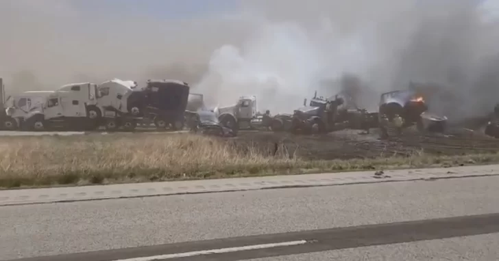 Al menos 6 muertos y más de 30 heridos en un choque múltiple por una tormenta de polvo