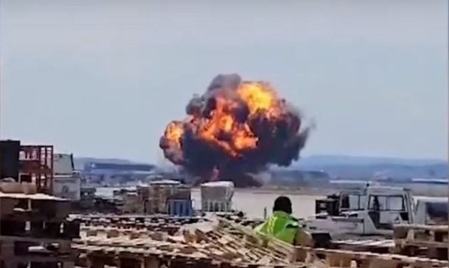 Un avión de la Fuerza Aérea Española se estrelló durante una exhibición Un avión de la Fuerza Aérea Española se estrelló durante una exhibición