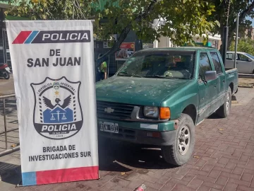 Cambió tres vehículos por una camioneta y descubrió que era robada Cambió tres vehículos por una camioneta y descubrió que era robada