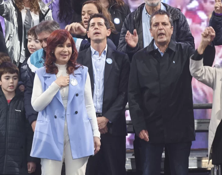 En una Plaza de Mayo colmada, Cristina Kirchner estiró el suspenso al no dar definiciones electorales En una Plaza de Mayo colmada, Cristina Kirchner estiró el suspenso al no dar definiciones electorales