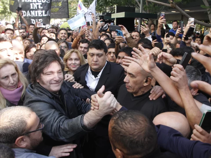 Milei tira la toalla y no suma más candidatos propios en el interior Milei tira la toalla y no suma más candidatos propios en el interior