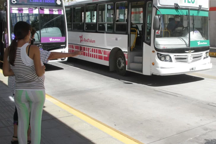 Va muy lenta la instalación de equipos de aire acondicionado en los colectivos