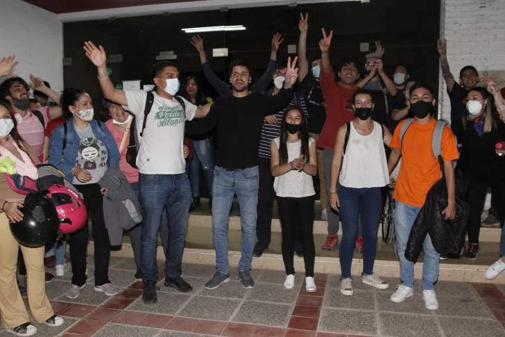 Sin un sector de peso, los alumnos eligen al titular de la FUSJ entre 3 listas