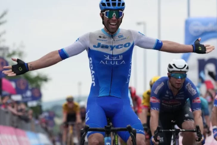 Matthews, en la etapa, Remco en la general