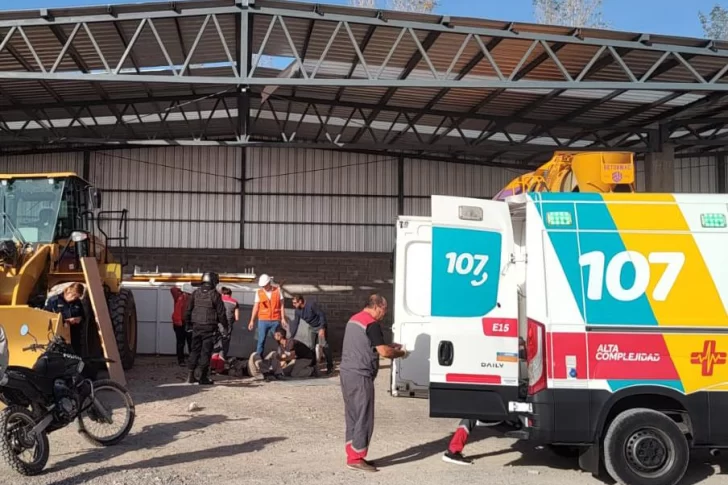 Un operario, herido por una gran caída