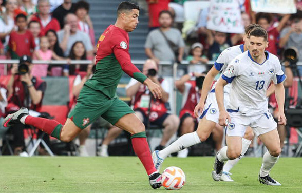 Portugal, con Cristiano gana y lidera su grupo