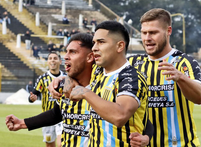 Almirante Brown no perdonó a Almagro y se acomodó segundo