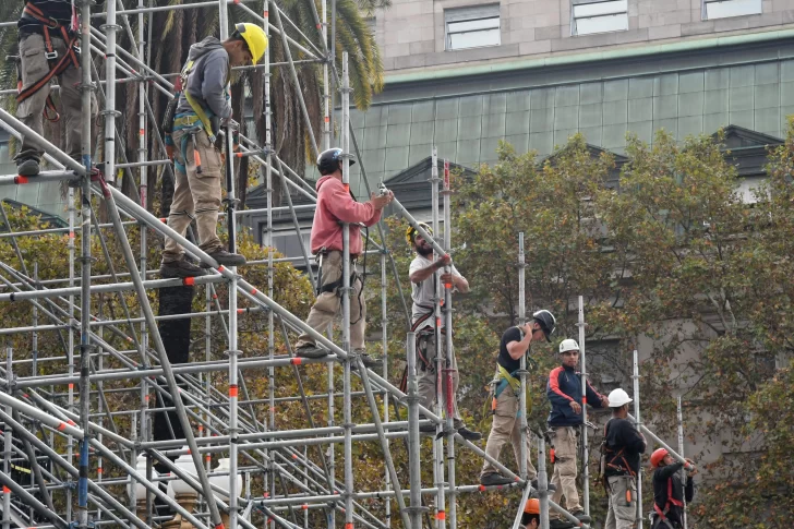 Cristina sube a la Plaza a darle el puntapié inicial a la campaña