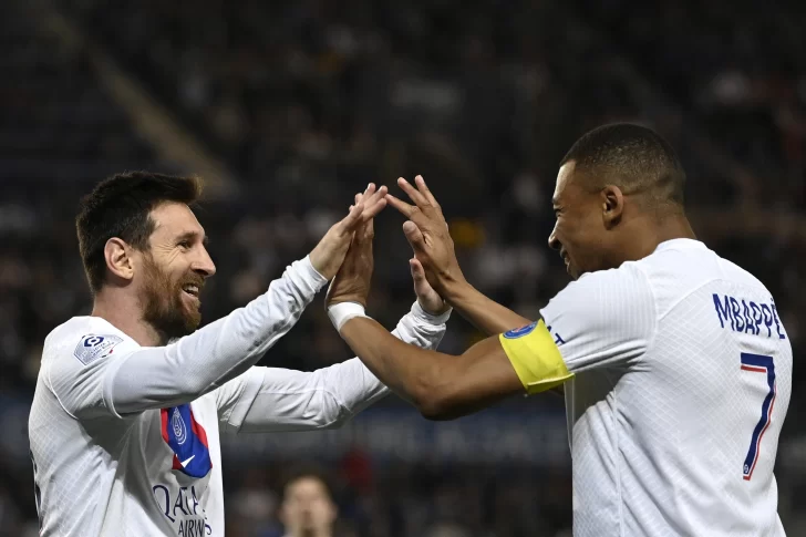 Golazo y otra corona para Lio