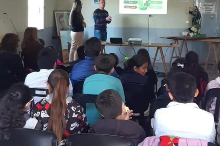 Charla ambiental en una capilla