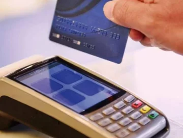 AFIP duplicó el monto del reintegro por compras con tarjeta de débito de jubilados y AUH AFIP duplicó el monto del reintegro por compras con tarjeta de débito de jubilados y AUH