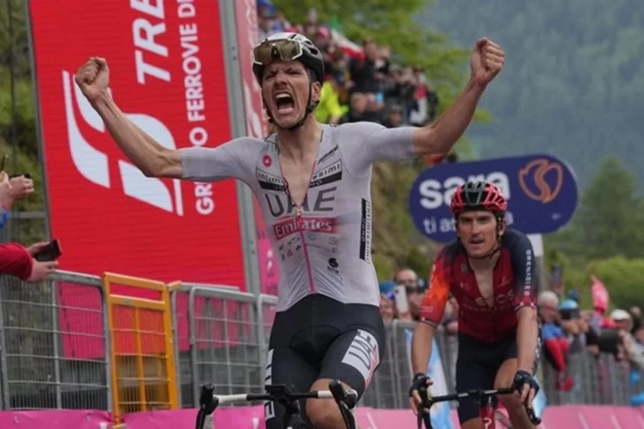 Thomas recuperó la maglia rosa