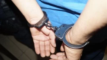 Oyó a un niño gritar, salió a auxiliarlo y terminó atrapando a un ladrón Oyó a un niño gritar, salió a auxiliarlo y terminó atrapando a un ladrón