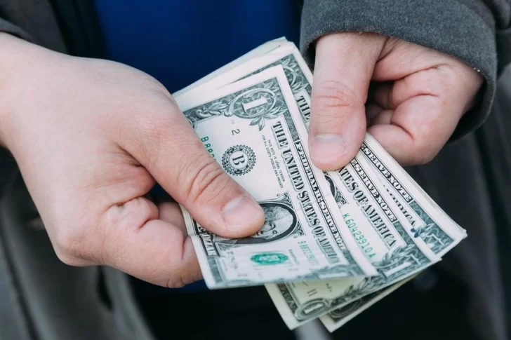 Retrocedió el dólar MEP y el blue subió a $474