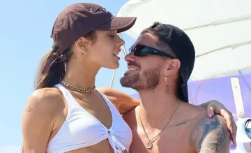 Tini Stoessel se sacó una foto con Rodrigo De Paul y un detalle alertó a sus fans: ¿venían de tener sexo?