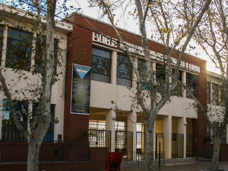 ¿Meningitis en la Escuela Rivadavia? Salud Pública aseguró que no hay riesgo de contagio ¿Meningitis en la Escuela Rivadavia? Salud Pública aseguró que no hay riesgo de contagio