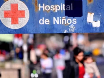 Amputan un brazo a una niña que fue atacada por una jauría y la familia sacrificó a los perros Amputan un brazo a una niña que fue atacada por una jauría y la familia sacrificó a los perros