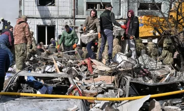 Una nueva ola de ataques rusos en Ucrania dejó un muerto y 37 heridos
