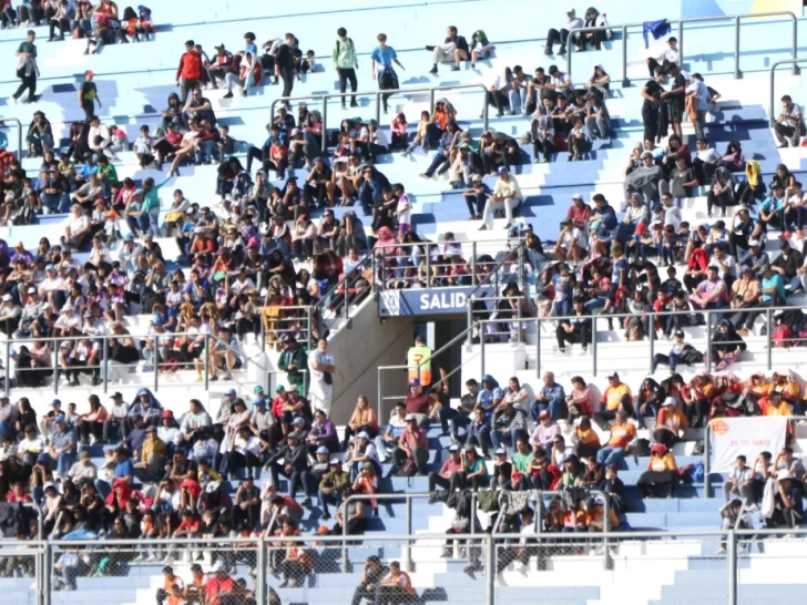 Por gestión del Gobierno y AFA, al Bicentenario se podrá ingresar banderas sobre Malvinas Por gestión del Gobierno y AFA, al Bicentenario se podrá ingresar banderas sobre Malvinas