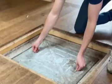 Remodelaban su cocina y hallaron una tapa secreta en el suelo: qué había debajo Remodelaban su cocina y hallaron una tapa secreta en el suelo: qué había debajo