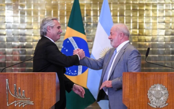 Lula: “Voy a hablar con el FMI para quitarle el cuchillo del cuello a la Argentina” Lula: “Voy a hablar con el FMI para quitarle el cuchillo del cuello a la Argentina”