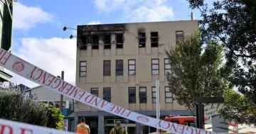 Al menos seis muertos tras un incendio en un hotel en Nueva Zelanda Al menos seis muertos tras un incendio en un hotel en Nueva Zelanda