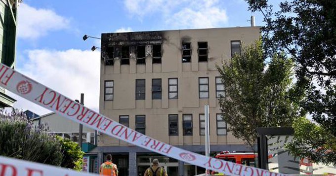 Al menos seis muertos tras un incendio en un hotel en Nueva Zelanda Al menos seis muertos tras un incendio en un hotel en Nueva Zelanda