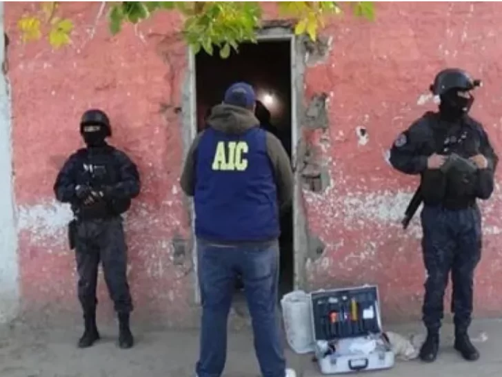 A un policía se le escapó un tiro y mató a un amigo por accidente: de la impotencia se quitó la vida A un policía se le escapó un tiro y mató a un amigo por accidente: de la impotencia se quitó la vida