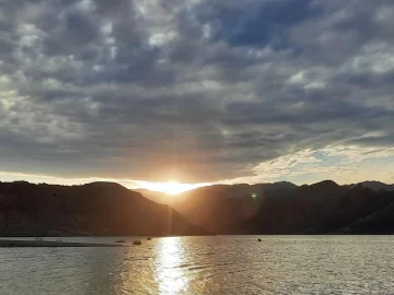 Lunes soleado y frío Lunes soleado y frío