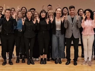 Ved en trono a la noble igualdad