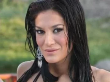 Silvina Escudero no se resigna a que terminó el verano y subió fotos en “ultra-mini” bikini