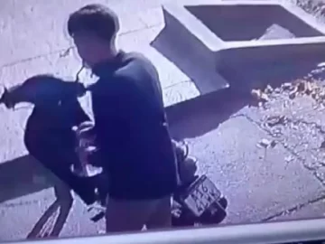 Le roban a un panadero la moto que todavía no termina de pagar: “La destrabó y se fue caminando”