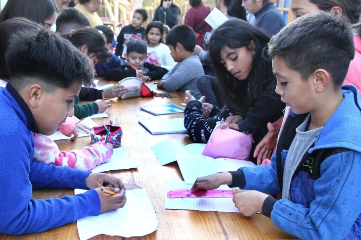 Piden ayuda para hacer una feria y enseñarles a los niños a usar dinero