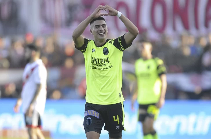 Barracas le puso un freno al líder: venció a River y logró un triunfo histórico Barracas le puso un freno al líder: venció a River y logró un triunfo histórico