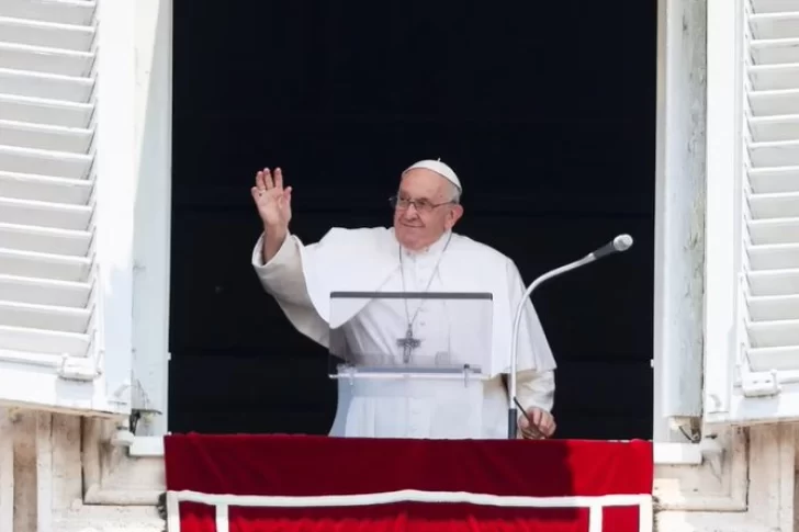 Francisco reapareció ante miles de fieles en el Vaticano