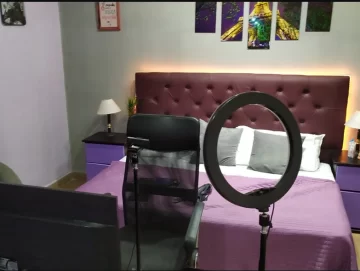 Modelo de streaming eróticos fue abusada por un compañero del trabajo Modelo de streaming eróticos fue abusada por un compañero del trabajo