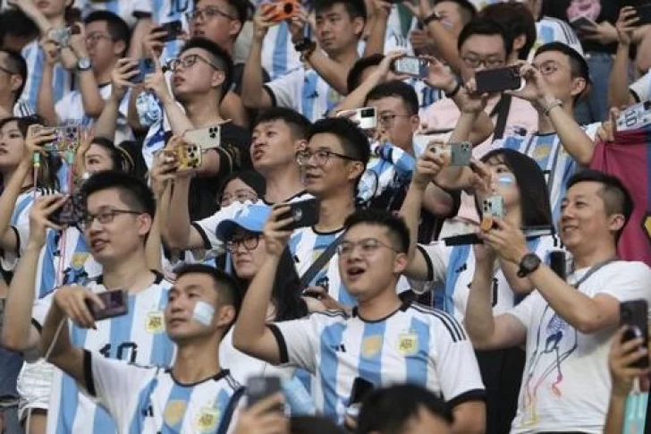 La estrepitosa reacción de los hinchas chinos cuando Lionel Messi salió al campo de juego