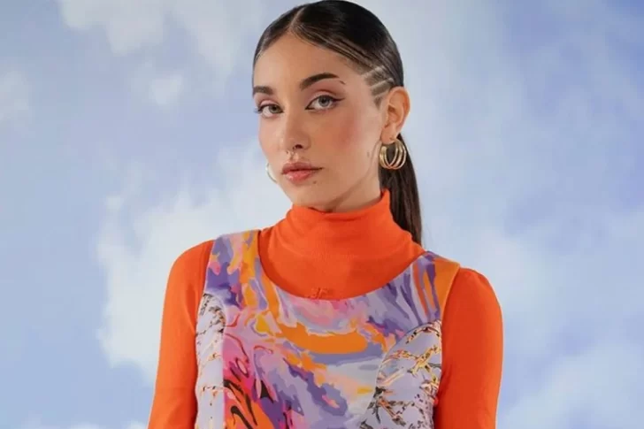 María Becerra  lució un vestido “mini” con un súper escote que dio que hablar en las redes