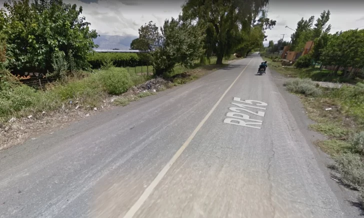 Perdió el control y terminó con su Hilux en un desagüe Perdió el control y terminó con su Hilux en un desagüe