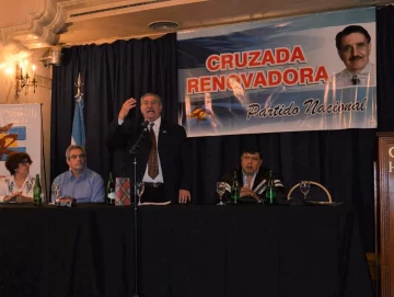 Cruzada Renovadora confirmó sus precandidatos a senador, diputado y Parlasur Cruzada Renovadora confirmó sus precandidatos a senador, diputado y Parlasur