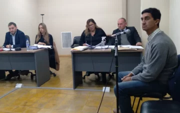 Buscarán 14 años de pena para un profesor por abusar de 2 niñas dentro de un colegio Buscarán 14 años de pena para un profesor por abusar de 2 niñas dentro de un colegio