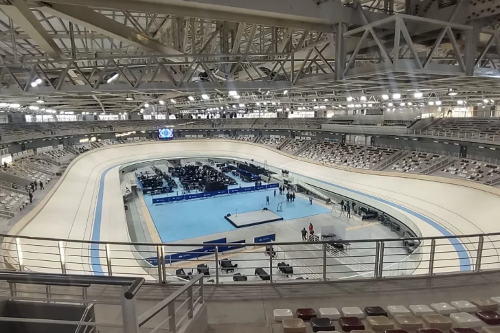 El coloso, junto a los gigantes