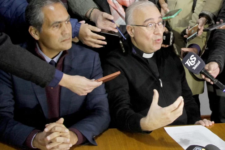 El cura que investigó a Bustos quiere ser testigo, pero Fiscalía evalúa la situación