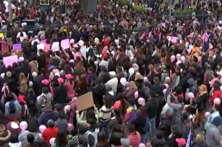 Hubo otra marcha por Cecilia y peritarán los objetos quemados